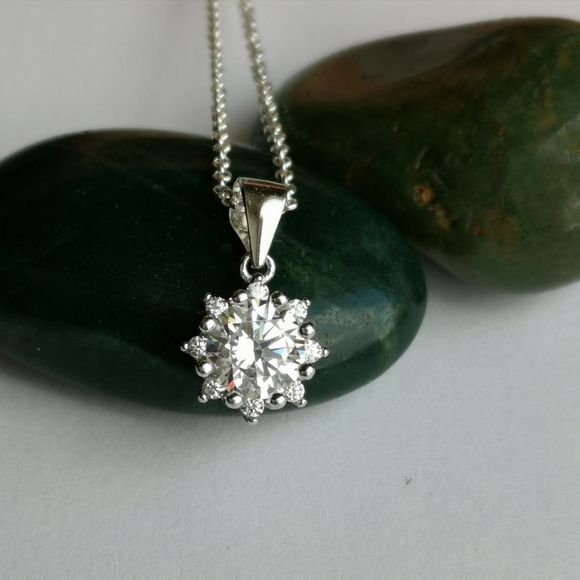 Nwt, Sunflower Sterling Silver CZ pendant necklace - Picture 6 of 6